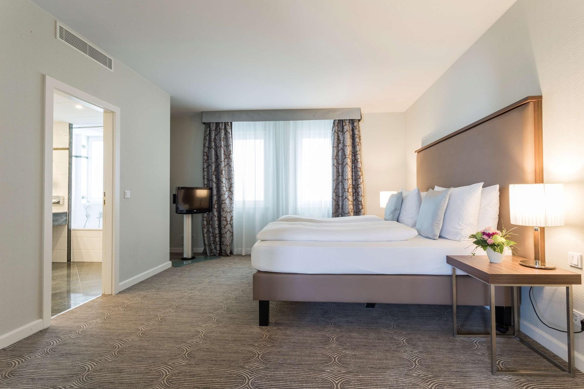 Radisson Blu Schwarzer Bock Висбаден