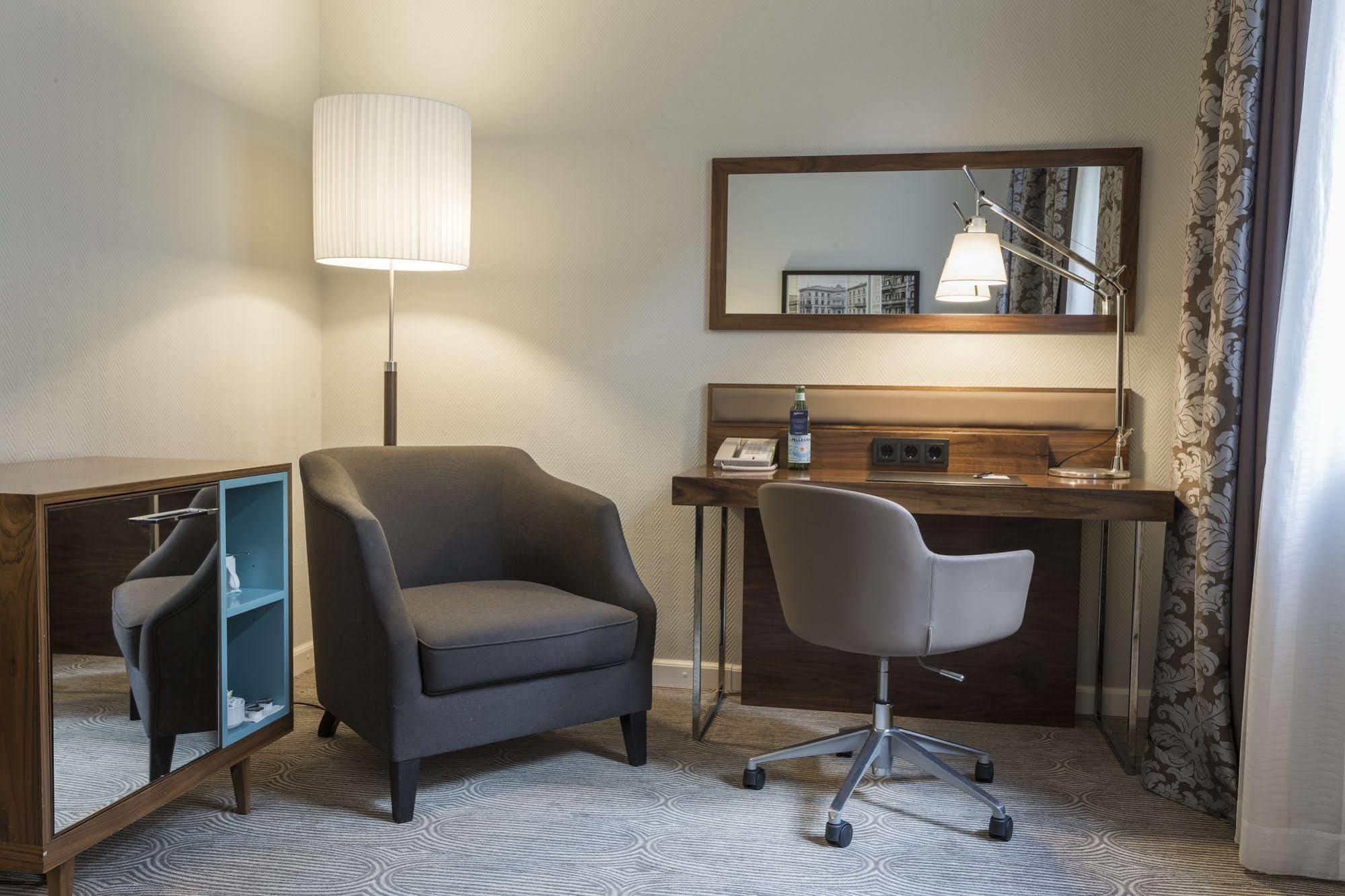 Hotel Radisson Blu Schwarzer Bock 4*